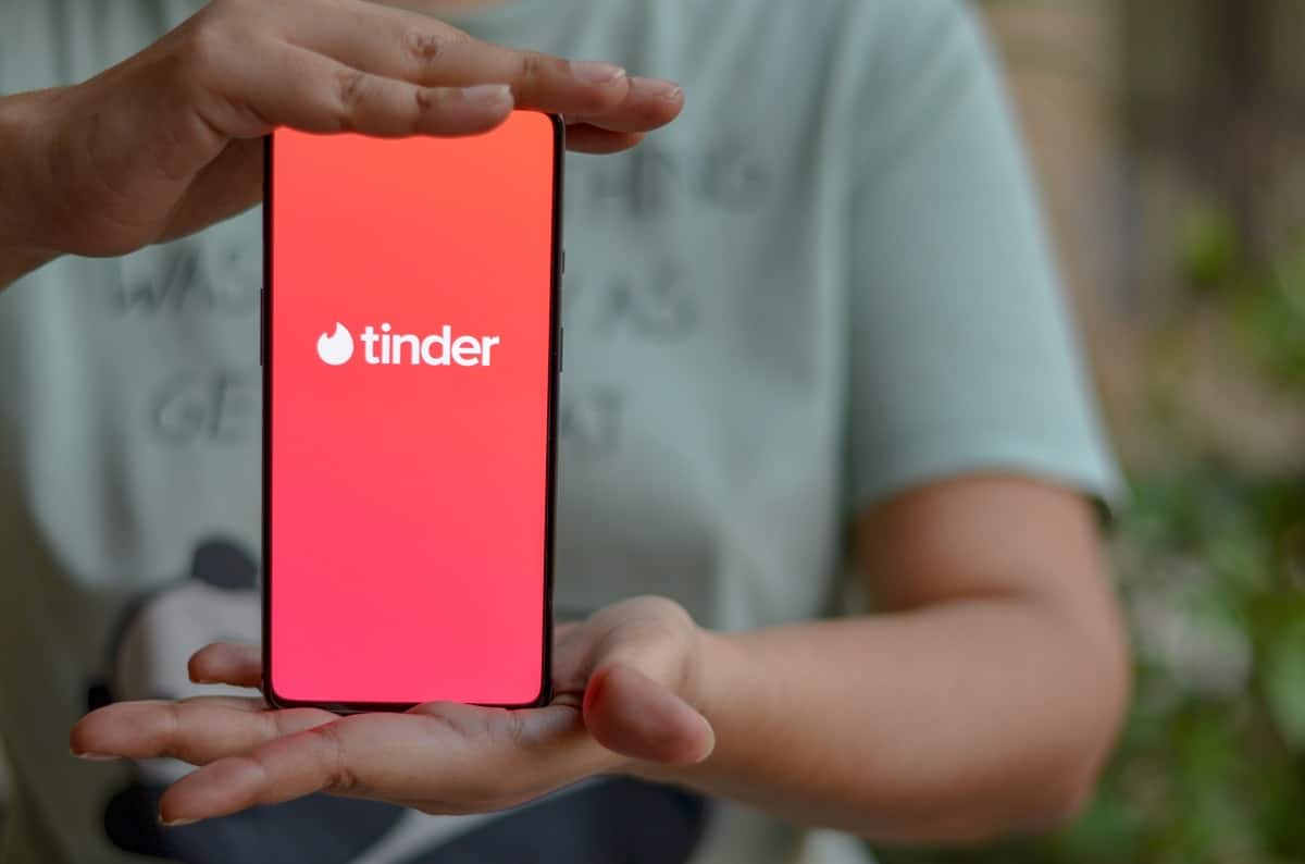 how to change location on tinder